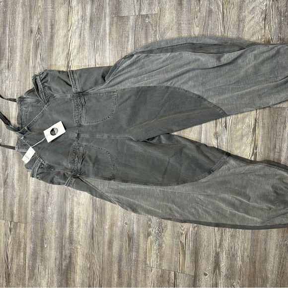 Stylish Gray Jumpsuit - Picture 2 of 5